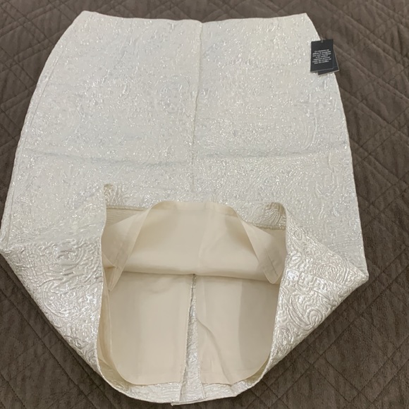 Lord & Taylor NWT Silver Jacquard Skirt size 4 - Picture 11 of 17